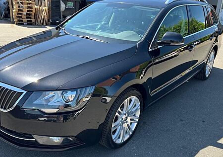 Skoda Superb 2.0 TDI 125kW DSG 4x4 SH AHK PANO