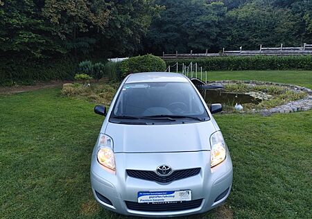 Toyota Yaris Cool/1ER HAND/KUPPLUNG-BREMSE-ÖL&TÜV NEU