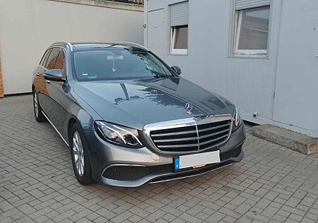 Mercedes-Benz E 220 d T Autom. - EXCLUSIVE