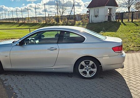 BMW 325i Coupé - E92