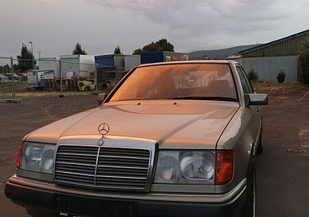 Mercedes-Benz E 230 W124 230 E / TÜV neu / gepflegter Zustand