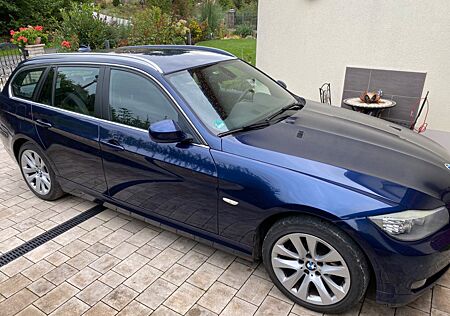 BMW 320d xDrive Touring Edition Lifestyle