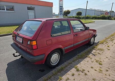 VW Golf Volkswagen 2 1,6LITER 3 TÜRER WENIG KILOMETER GUTE BAS