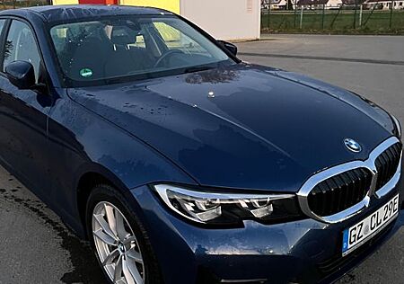 BMW 330e Advantage / LED / Spurassistent