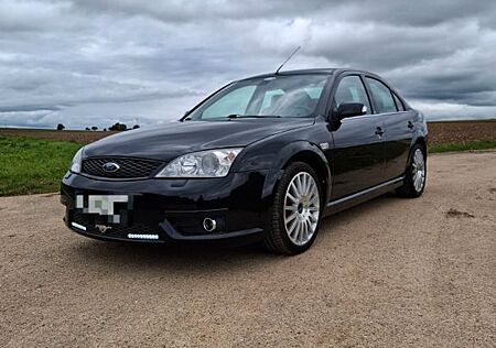 Ford Mondeo ST220