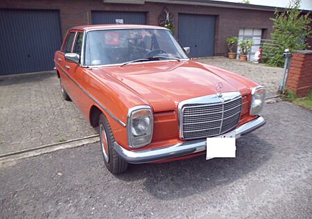 Mercedes-Benz 200 D