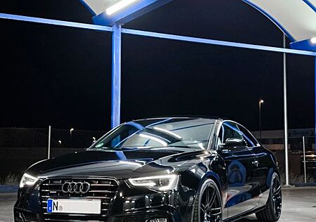 Audi A5 2.0 S-line Competition - Black Line - 190hp