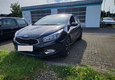 Kia Cee'd / Ceed 1.6 CRDi Sehr gepflegt wie neu