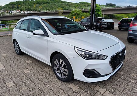 Hyundai i30 NEW 1,6Crdi cw Trend 2.Hnd Scheckheft Garant