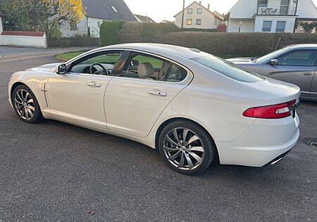 Jaguar XF 4.2 L V8 Premium Luxury / 3.Hand / Scheckheft