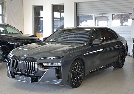BMW i7 xDrive 60 M SportPro B&W M-Heckspoiler Rollos