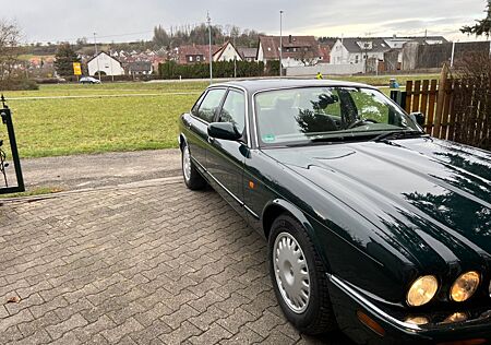 Jaguar XJ8 3.2