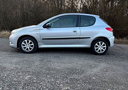 Peugeot 206 + zuverlässiges Fahrzeug, kein Rost, 8 fach