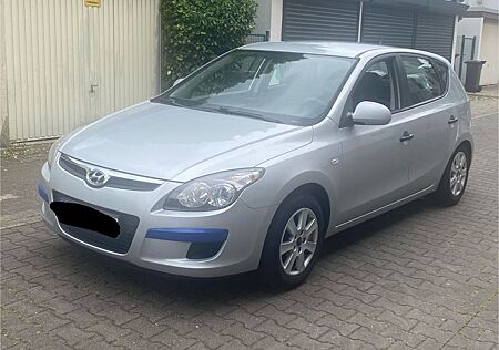 Hyundai i30 blue 1.4 Comfort 1.HAND KLIMA 8xBEREIFT