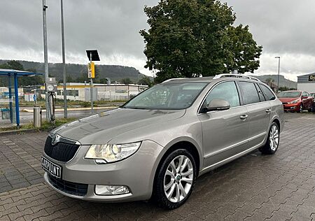 Skoda Superb Combi Elegance/DSG/XENON/LEDER/SHZ/PDC