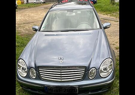 Mercedes-Benz 240 W211