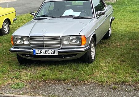 Mercedes-Benz 230 CE