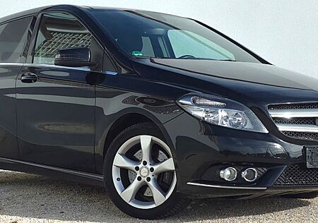 Mercedes-Benz B 220 4MATIC DCT -