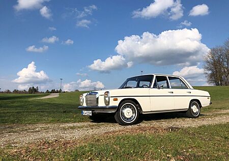 Mercedes-Benz 220