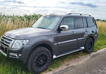 Mitsubishi Pajero 3,2 DI-D 4WD Final Edition nur 56 TKM
