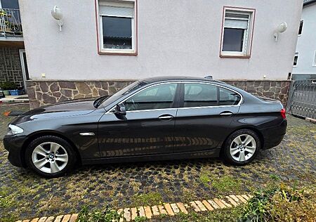 BMW 520d xDrive A Luxury Line Luxury Line