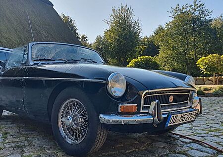 MG MGB - zeitloser Fahrspass im Cabrio