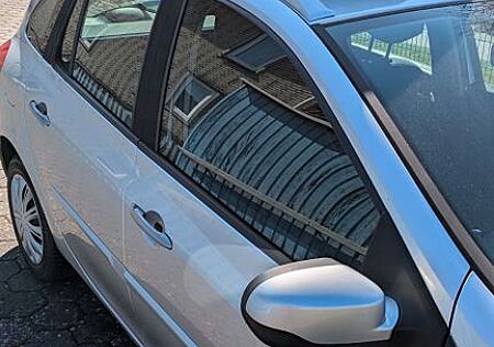 Renault Clio Grandtour 8-fach; Bremsen neu