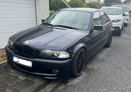 BMW 320i -