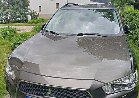 Mitsubishi Outlander 2.2 DI-D+ MIVEC Invite 4WD Invite