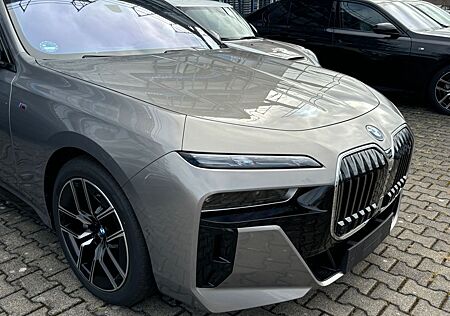 BMW 740 d xDrive MSport SkyDACH Standhzg