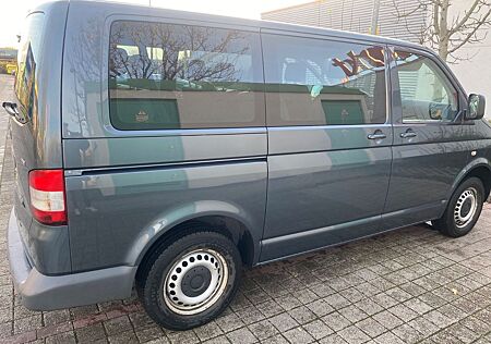 VW T5 Transporter Volkswagen 8 Sitzer inkl. Trenngitter