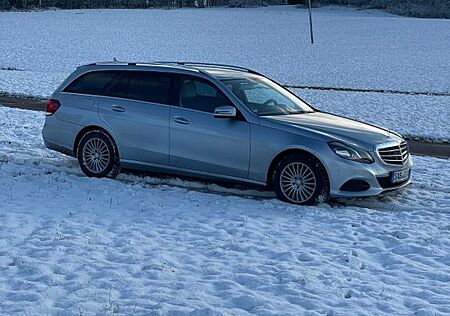 Mercedes-Benz E 200 BlueTEC T , Schaltgetriebe, AHK schwenkbar