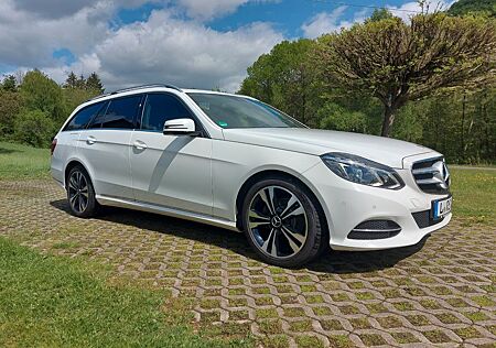 Mercedes-Benz E 220 T CDI Avantgarde/Leder/AHK/LED/Navi