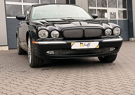 Jaguar XJ8 XJR (X350) - 4,2V8 Kompressor - all-black