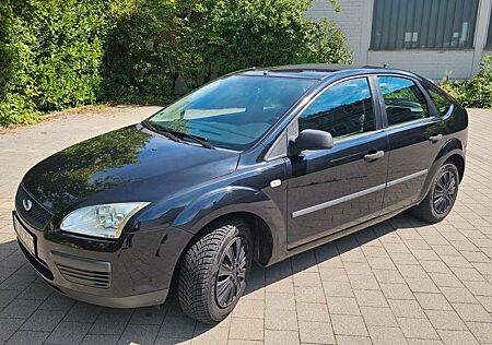 Ford Focus Erstzulassung 10/2005 TÜV 01/26
