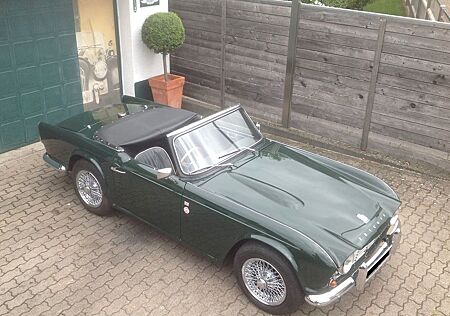 Triumph TR 4 Bj. 63 RHD ältere body-off Restauration