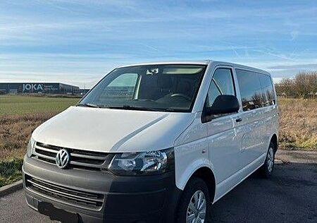VW T5 Kombi Volkswagen /Bus 2.0 TDI 84 KW / 114 PS 8 Sitzer