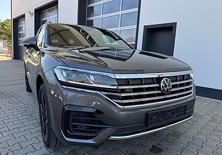 VW Touareg Volkswagen R-LINE /PANO/STHZ/360°/HUD/AHK/DYNAUDIO/