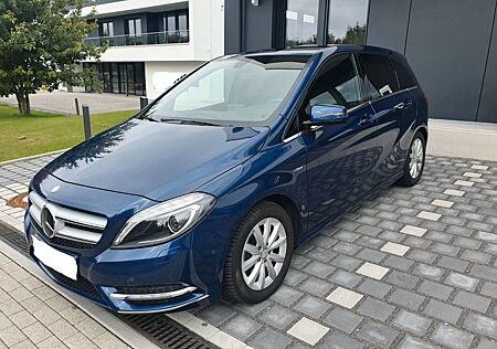 Mercedes-Benz B 180 B180*2.Hd-ALU-PDC-NAVI-Leder-TÜV NEU