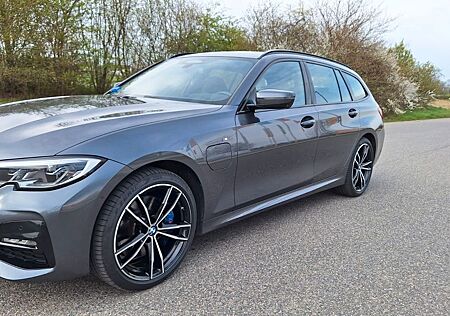 BMW 330e xDrive Touring M Sport A. M Sport