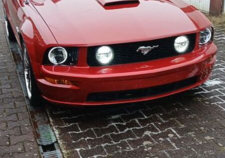 Ford Mustang GT 45 Jahre mit 127500 km