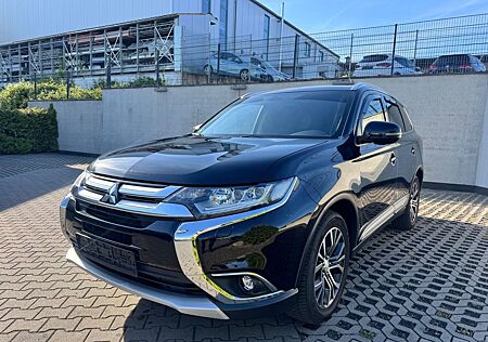 Mitsubishi Outlander Edition 100+ 4WD Navi Kamera