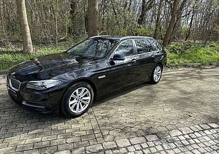 BMW 520d , Leder/Navi Prof./Panorama/AHK