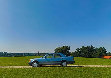 Mercedes-Benz 230