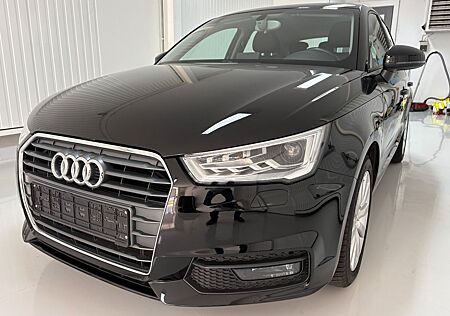 Audi A1 Sportback Sport /Xenon/Navi/Teilleder
