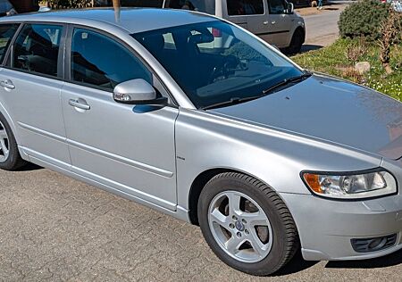 Volvo V50 D2 / AHK / Tempomat / SHZ