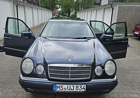 Mercedes-Benz E 230 AVANTGARDE Avantgarde