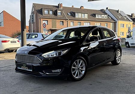 Ford Focus FocusLimTitanium*BiXenon*Automatik*Navi*Ahk*R-KM