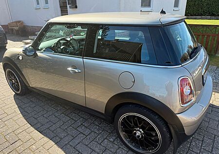 Mini ONE 1.4, 90 PS, PDC, SHZ, TÜV 05/27