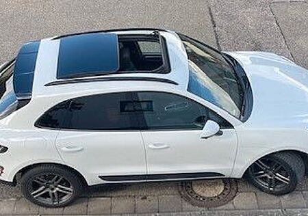 Porsche Macan Approved-AHK-Pano-8fach-360Grad-Winter